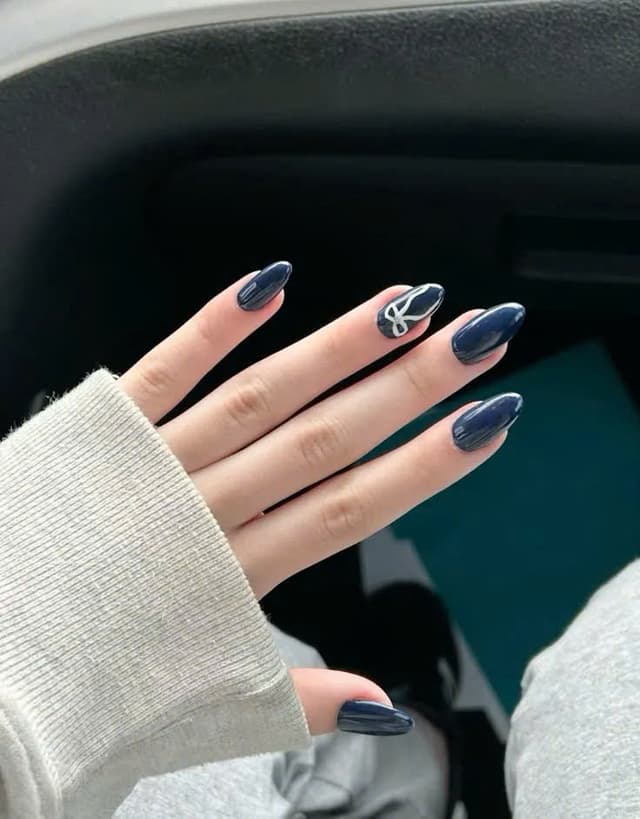 Navy blue nails